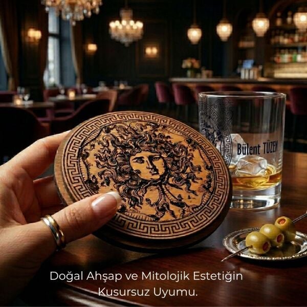 Medusa Serisi İsme Özel Viski Bardağı & Ahşap Altlık Seti