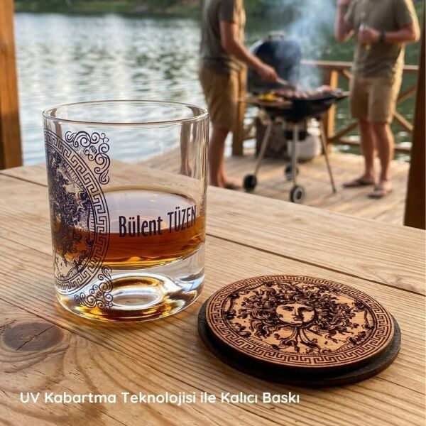 Medusa Serisi İsme Özel Viski Bardağı & Ahşap Altlık Seti