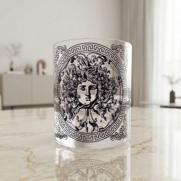 Medusa'nın Gizemi - İsme Özel Viski Bardağı & Ahşap Altlık Seti