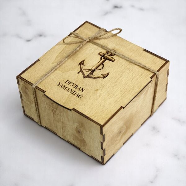 Çapa Motifli İsim Baskılı 2'li Ahşap Rakı Bardağı Kutusu