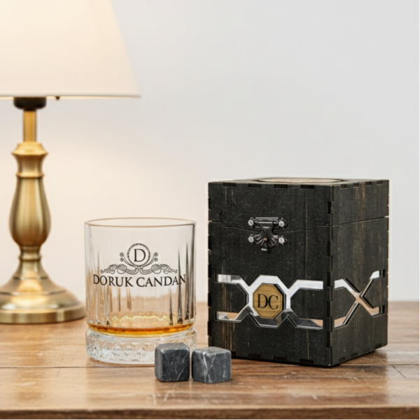 Club Ella Ahşap Kutulu Viski Seti | Kişiye Özel Baskılı & Şık Hediye