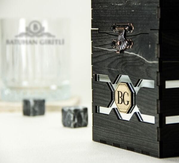 Club Ella Ahşap Kutulu Viski Seti | Kişiye Özel Baskılı & Şık Hediye