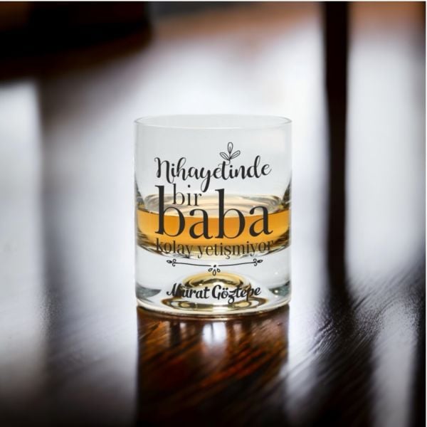Nihayetinde Bir Baba Kolay Yetişmiyor Ahşap Kutulu Viski Bardağı