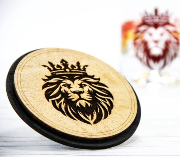 Aslan Figürlü Viski Bardağı ve Ahşap Altlık